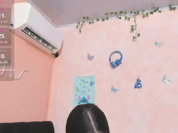 Watch sara_mendez2_ performing live on BoomCams free cam network
