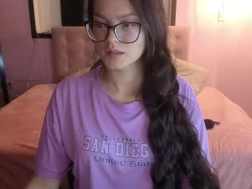 Watch sara_valderrama_ performing live on BoomCams free cam network