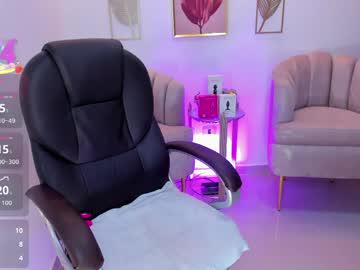 Watch saracruz_1 performing live on BoomCams free cam network