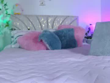 Watch saralynnn performing live on BoomCams free cam network