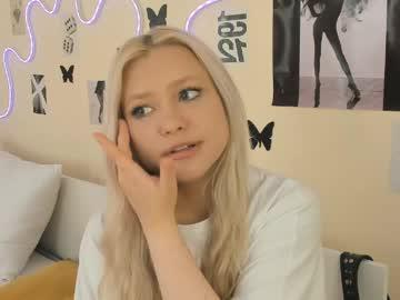 Watch satinpresence performing live on BoomCams free cam network