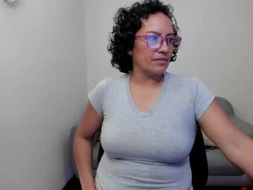 Watch scarlett_sax performing live on BoomCams free cam network