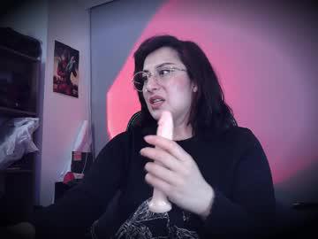 Watch scarlett_sen performing live on BoomCams free cam network