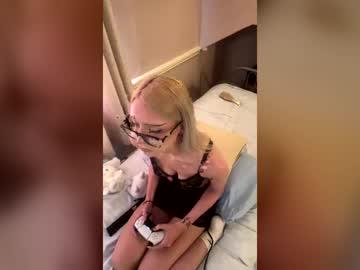 Watch sendmeallyourmoney performing live on BoomCams free cam network