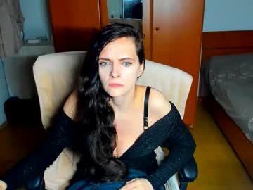 Watch sexqueen1111 performing live on BoomCams free cam network