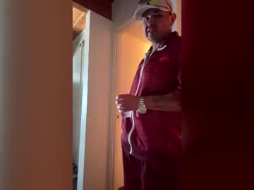 Watch sexywhiteboi420 performing live on BoomCams free cam network