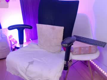 Watch sia_ellis performing live on BoomCams free cam network