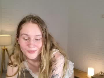 Watch sia_sky performing live on BoomCams free cam network