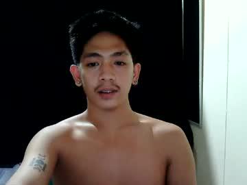 Watch silkspider_210802 performing live on BoomCams free cam network