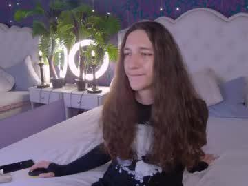 Watch silvermuse performing live on BoomCams free cam network