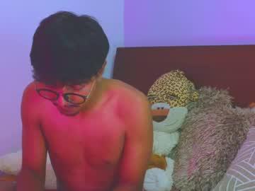 Watch simonsaid33 performing live on BoomCams free cam network