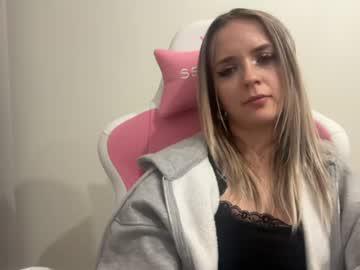 Watch sisi_bunny performing live on BoomCams free cam network