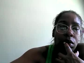 Watch slimmmgooodie69 performing live on BoomCams free cam network