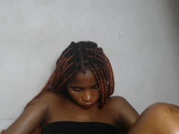 Watch smallsluty performing live on BoomCams free cam network