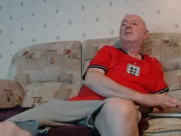 Watch smallsteve562 performing live on BoomCams free cam network