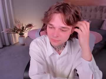 Watch smoozie_kun performing live on BoomCams free cam network