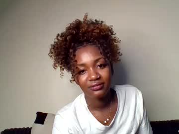 Watch snowie_eyes performing live on BoomCams free cam network
