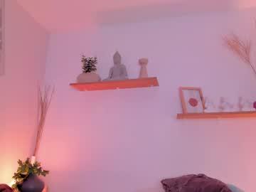 Watch sophiarossee performing live on BoomCams free cam network