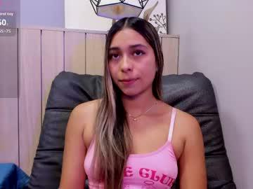 Watch sophiebenson_ performing live on BoomCams free cam network