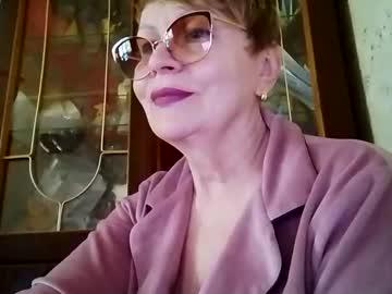 Watch sophieburnsx performing live on BoomCams free cam network