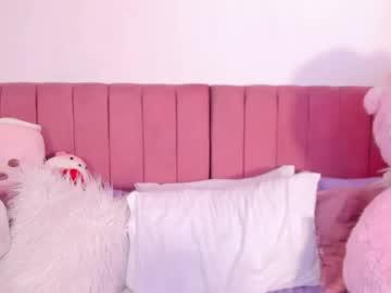 Watch sophiee_rosee performing live on BoomCams free cam network