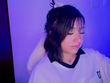 Watch sophievv performing live on BoomCams free cam network