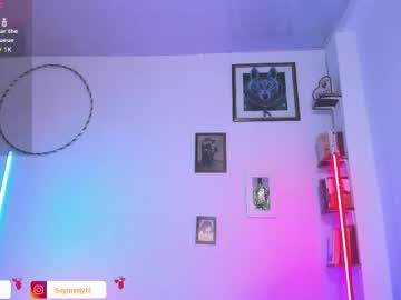 Watch soymerly11_ performing live on BoomCams free cam network