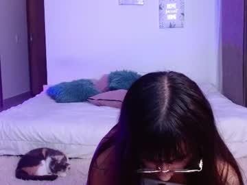 Watch soysilvanna_ performing live on BoomCams free cam network
