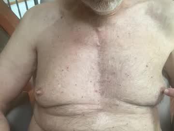 Watch stillbad2 performing live on BoomCams free cam network