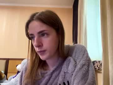 Watch suzannetigerino performing live on BoomCams free cam network