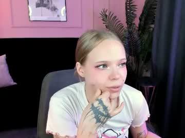 Watch sweet_lucile performing live on BoomCams free cam network