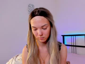 Watch synrix performing live on BoomCams free cam network