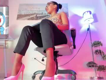 Watch thais_dreams performing live on BoomCams free cam network