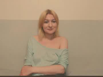 Watch the_basic_instinctt performing live on BoomCams free cam network