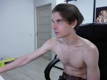 Watch thomas_brons performing live on BoomCams free cam network