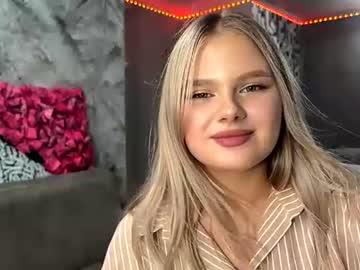 Watch torriezedaker performing live on BoomCams free cam network