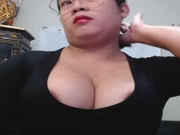 Watch travelergirl performing live on BoomCams free cam network