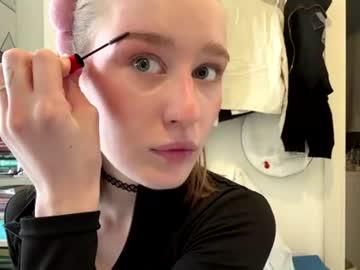 Watch trinhteitsworth performing live on BoomCams free cam network