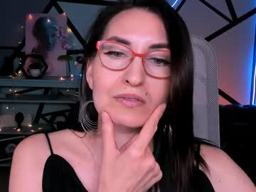Watch unatera performing live on BoomCams free cam network