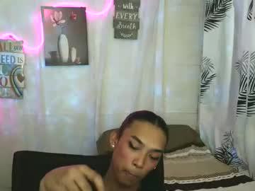 Watch ur_dazzlingmorenaxx performing live on BoomCams free cam network