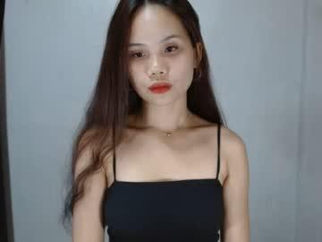 Watch ur_nicscummer performing live on BoomCams free cam network