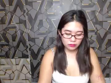 Watch ur_prettychelsie18 performing live on BoomCams free cam network
