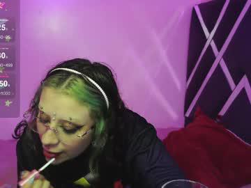 Watch vainilla_l performing live on BoomCams free cam network