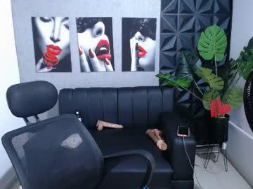 Watch valentina_mature performing live on BoomCams free cam network