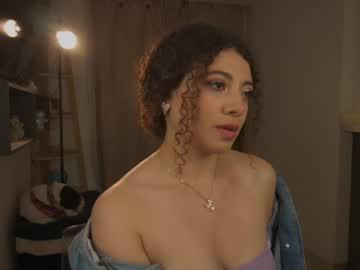 Watch valeria_rosses performing live on BoomCams free cam network