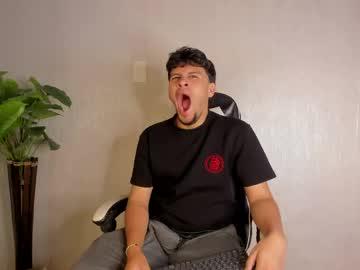 Watch valetino_stonee performing live on BoomCams free cam network