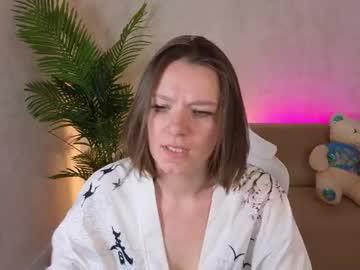 Watch vanessa_lionn performing live on BoomCams free cam network