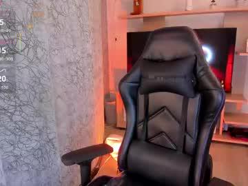 Watch vanessascott_ performing live on BoomCams free cam network