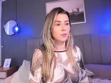 Watch veluna_ performing live on BoomCams free cam network