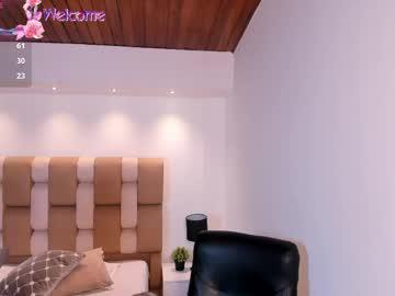 Watch victoria_mooree performing live on BoomCams free cam network